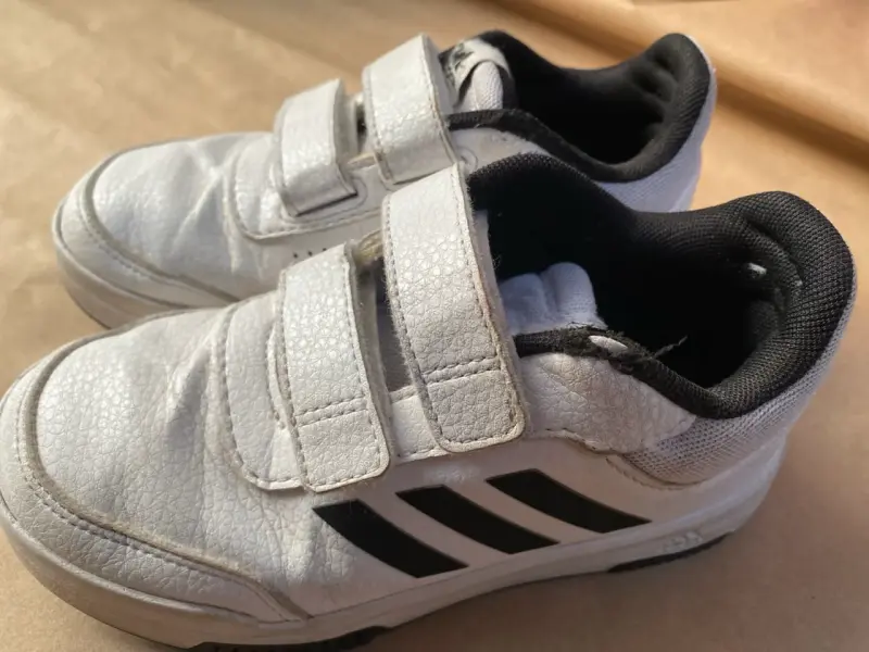 Zapatillas deportivas blancas para niños Adidas con velcro - 3