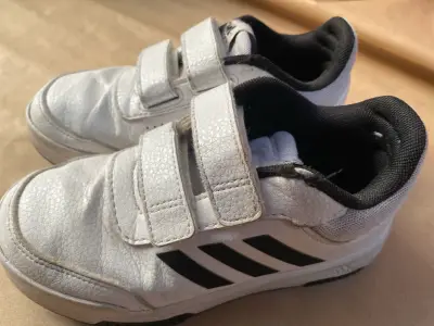Zapatillas deportivas blancas para niños Adidas con velcro - miniatura 3