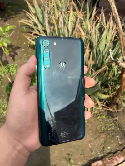 Smartphone Motorola verde en buen estado - miniatura 1