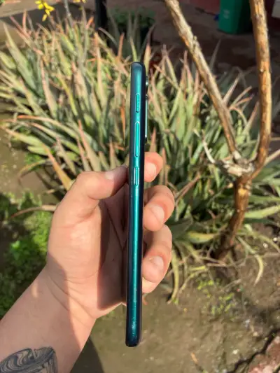 Smartphone Motorola verde en buen estado - miniatura 2