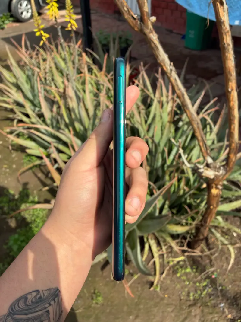 Smartphone Motorola verde en buen estado - 3