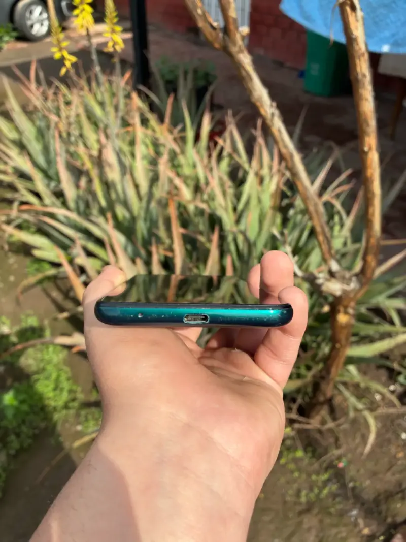 Smartphone Motorola verde en buen estado - 4