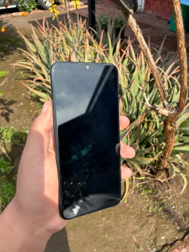 Smartphone Motorola verde en buen estado - 6