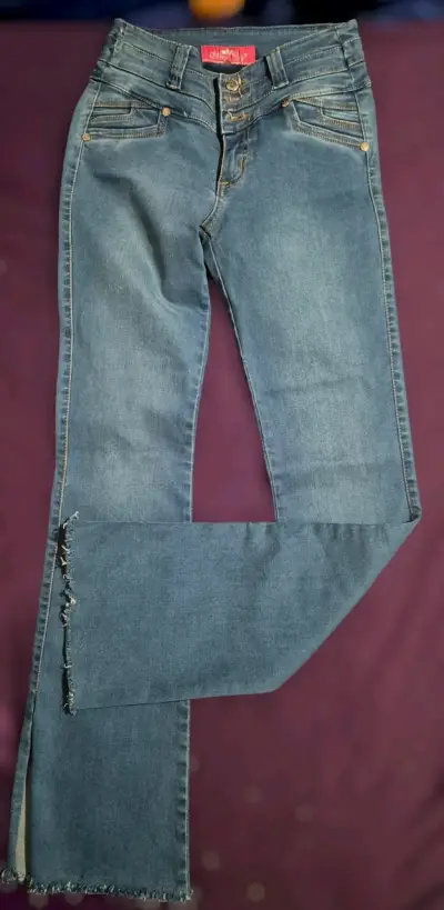 Jeans flare colombiano de mezclilla celeste - miniatura 1