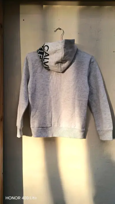 Polerón con capucha Calvin Klein Jeans gris para niños - miniatura 4