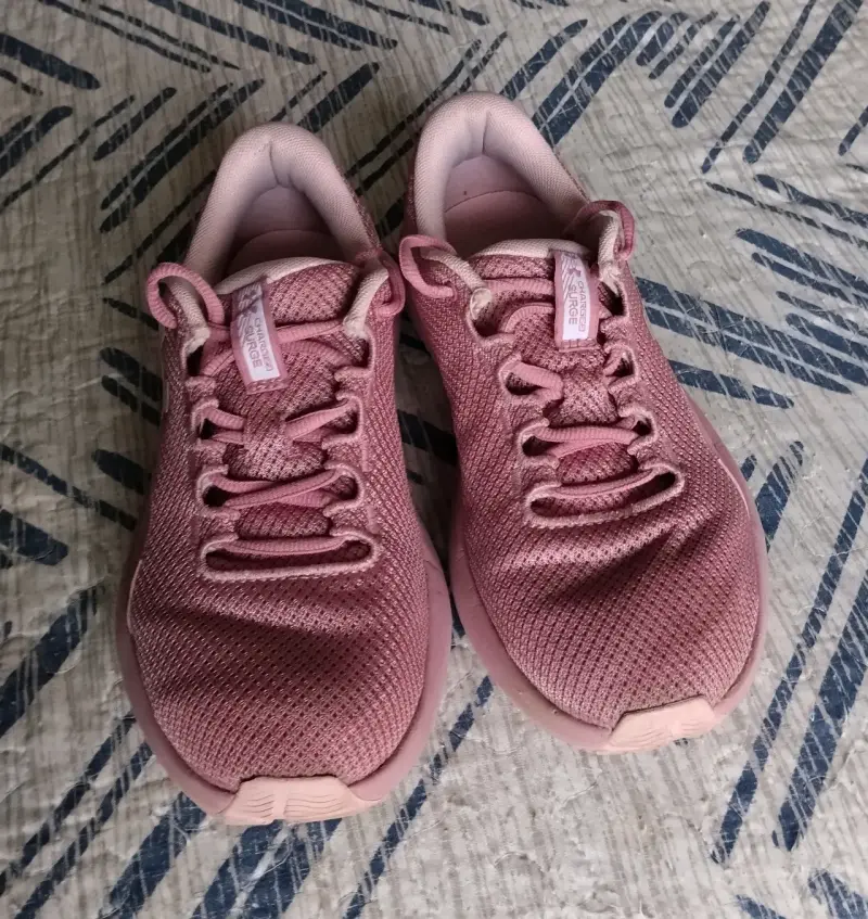 Zapatillas deportivas rosadas Under Armour - 2