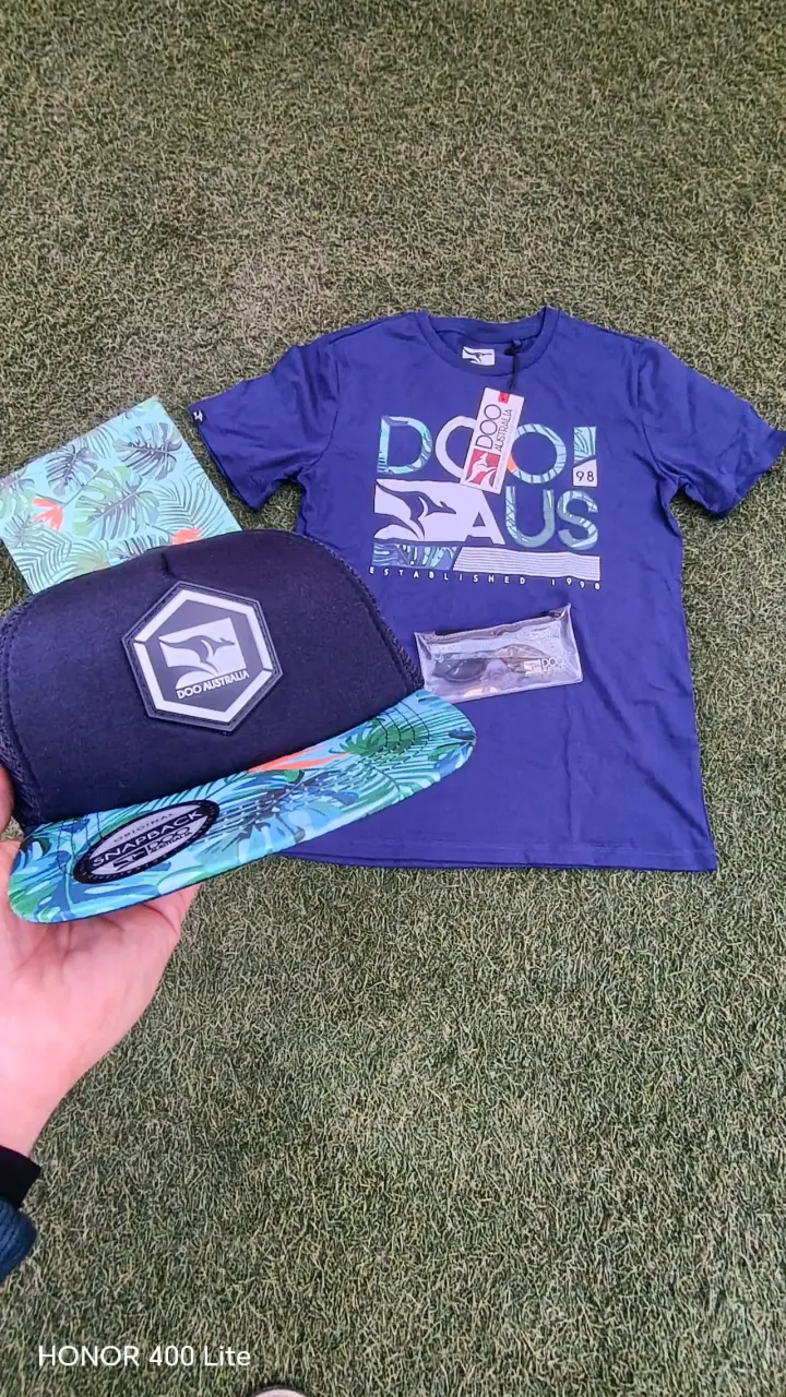 Set de polera, gorra y lentes Doo Australia azul