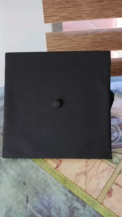 Birrete de Graduación Negro - miniatura 1