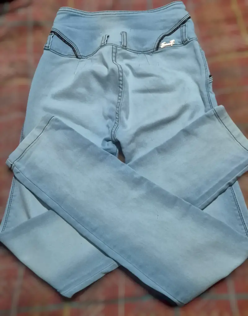 Jeans de mujer tiro alto talla 12 es un 38Ch - 2
