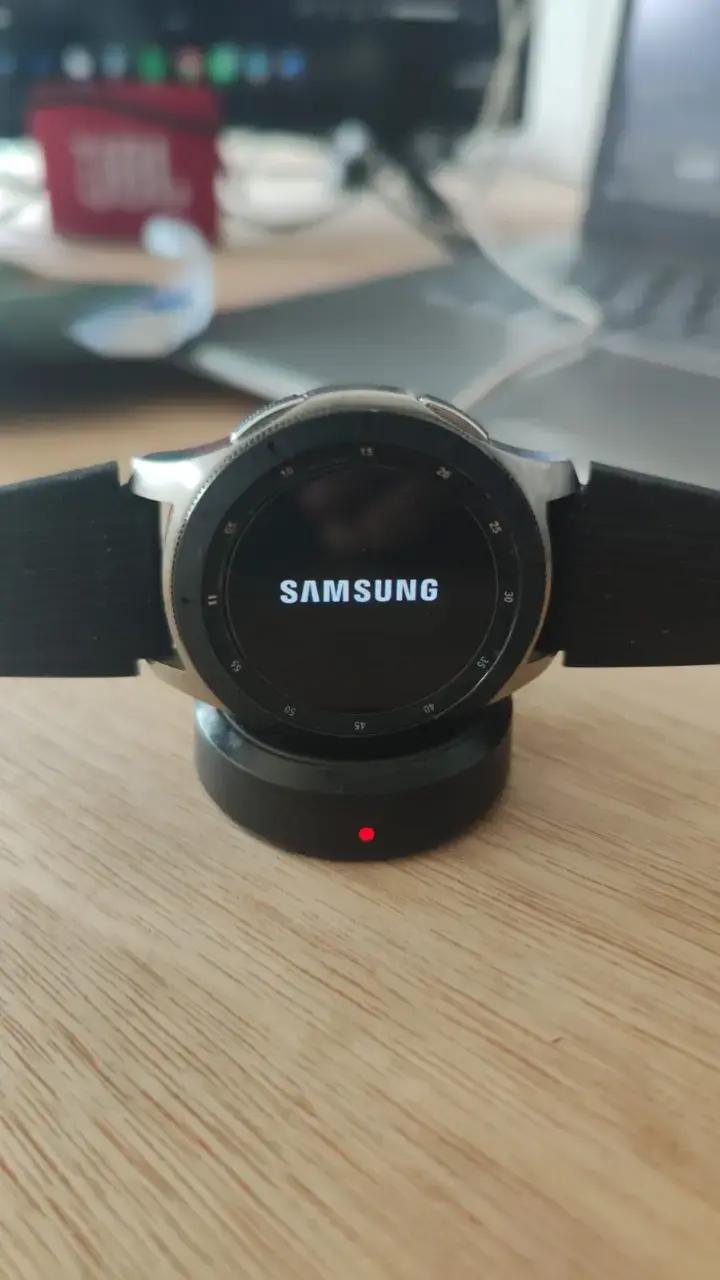 Samsung Galaxy Watch con cargador inalámbrico - 2