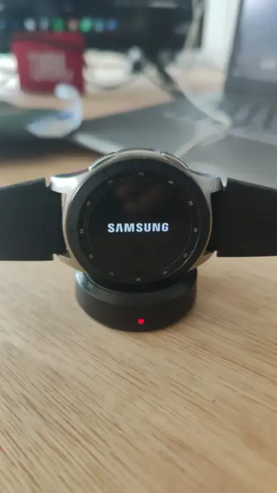 Samsung Galaxy Watch con cargador inalámbrico - miniatura 2