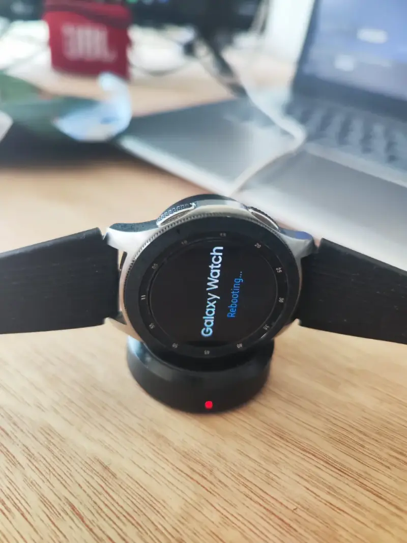 Samsung Galaxy Watch con cargador inalámbrico - 4
