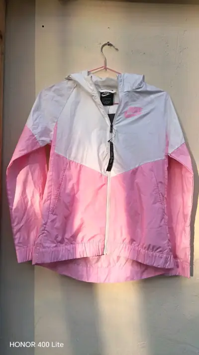 Chaqueta deportiva Nike blanca y rosada - miniatura 2