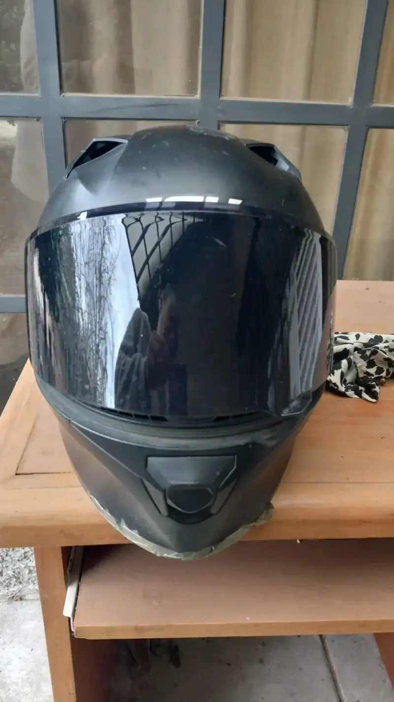 Moto con cascos incluidos - 4
