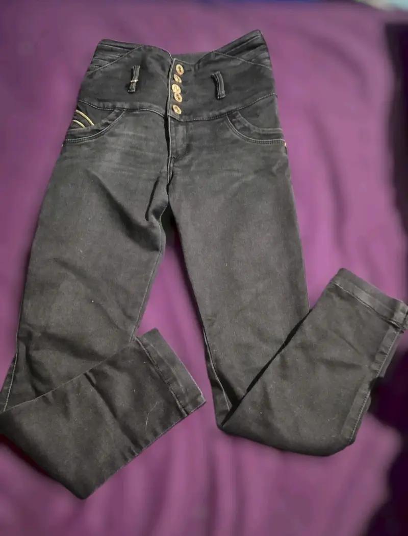 Jeans colombiano negros talla 8(38)