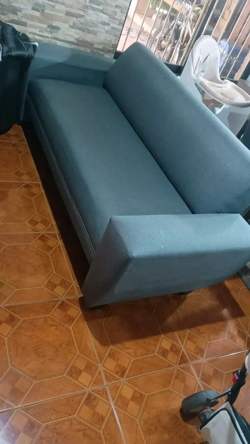 Sofá de 3 plazas gris 🩶 en buen estado - 1