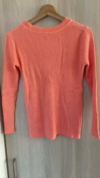 Suéter de punto coral con detalle en cuello - miniatura 3