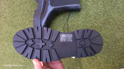 Botines Chelsea de Cuero Negro H&M - miniatura 4