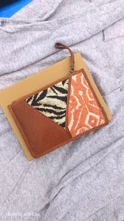 Billetera de cuero y tela con diseño animal print - miniatura 3