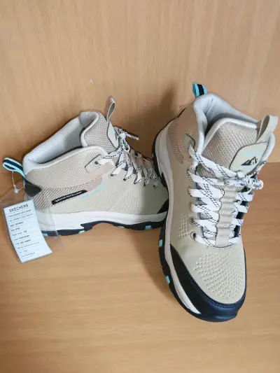 Botas de senderismo Skechers beige impermeables - miniatura 1