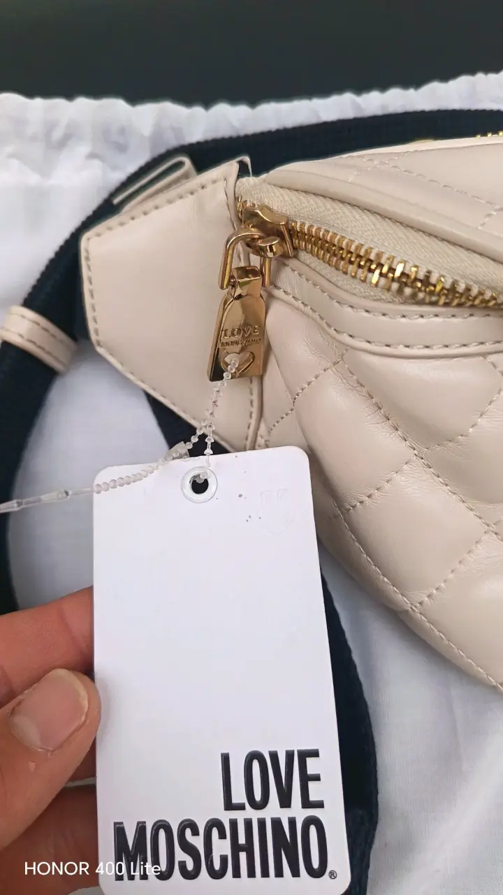 Riñonera Love Moschino beige con detalles dorados - 3