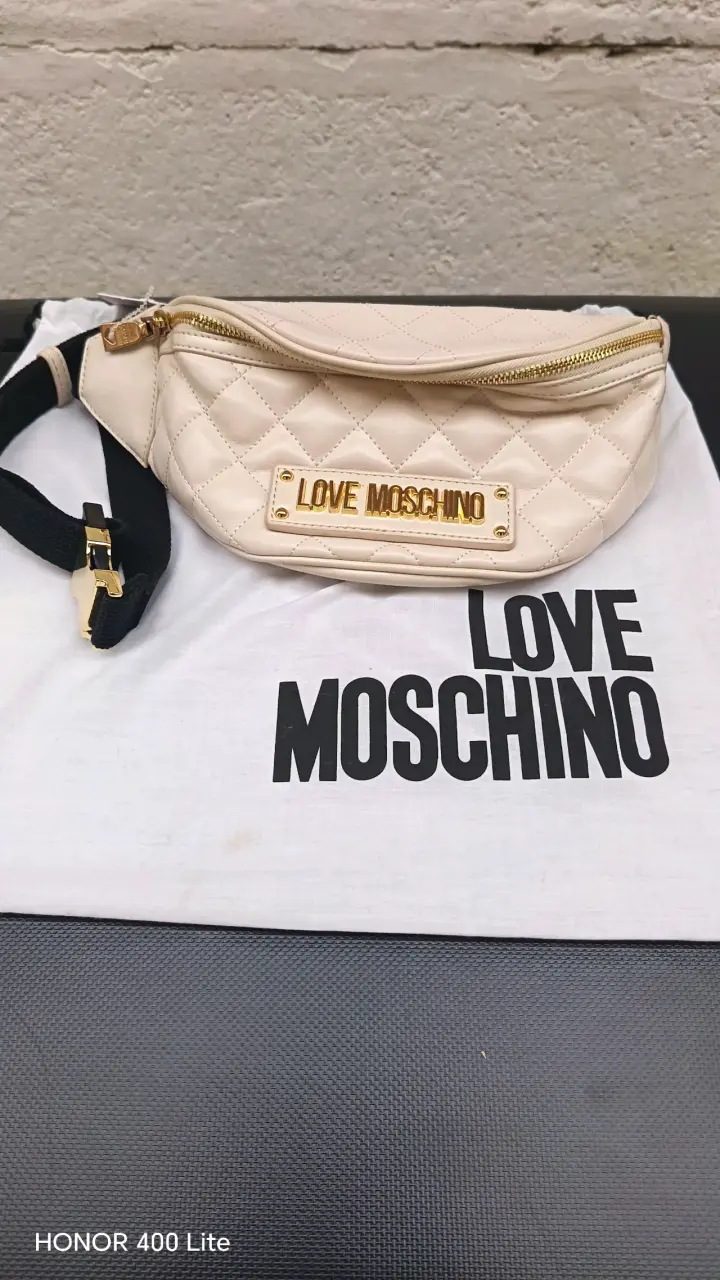 Riñonera Love Moschino beige con detalles dorados - 5