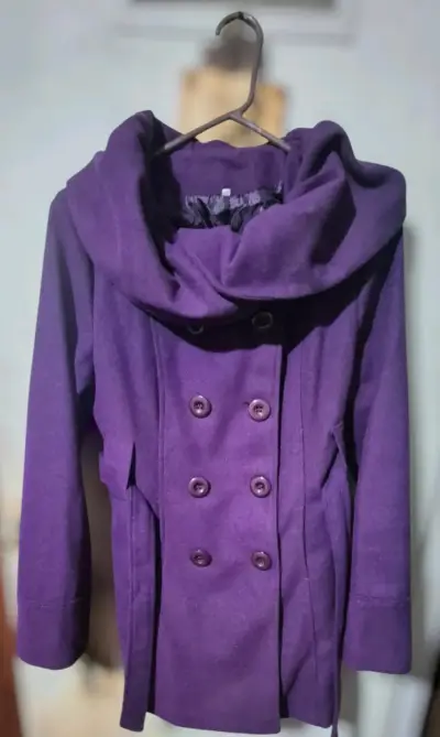 Abrigo morado de paño con doble botonadura - miniatura 1