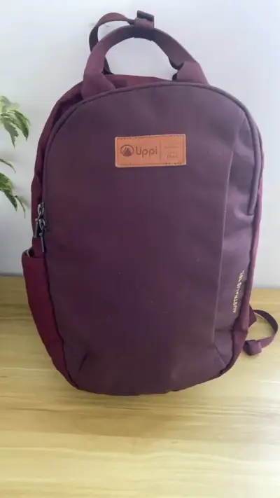 Mochila Uppil burdeos con diseño acolchado - miniatura 1