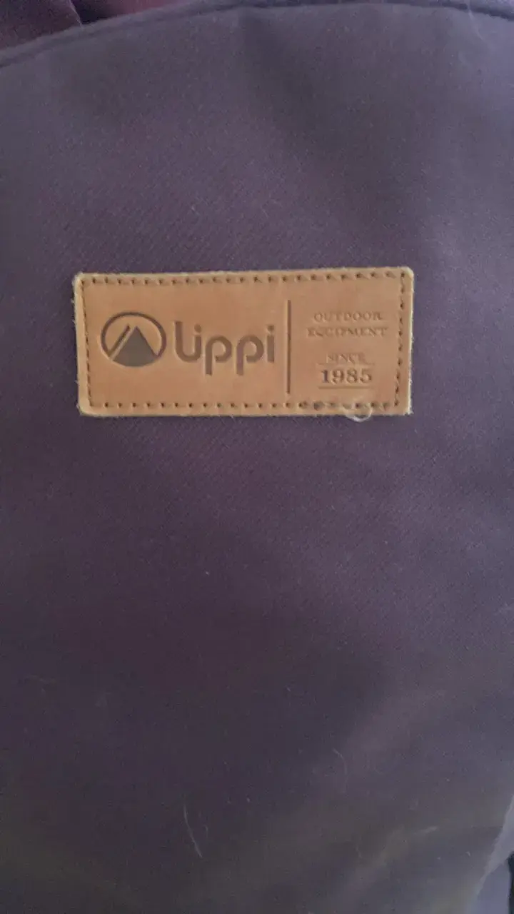 Mochila Uppil burdeos con diseño acolchado - 5