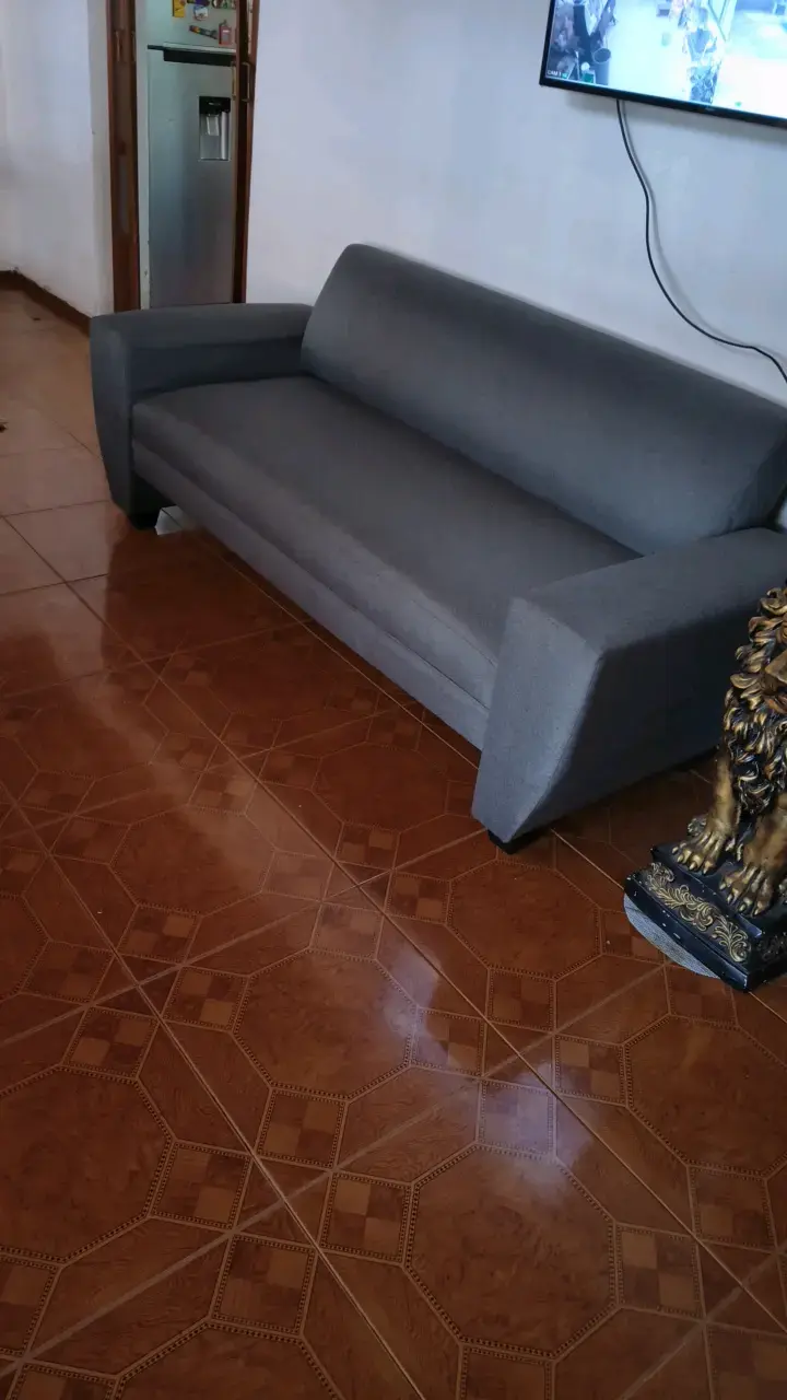 Sofá de 3 plazas gris 🩶 en buen estado - 2
