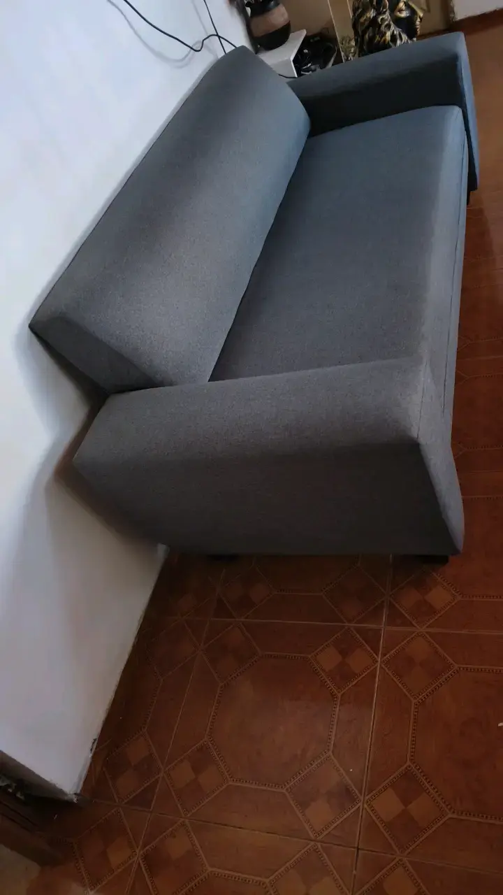 Sofá de 3 plazas gris 🩶 en buen estado - 3