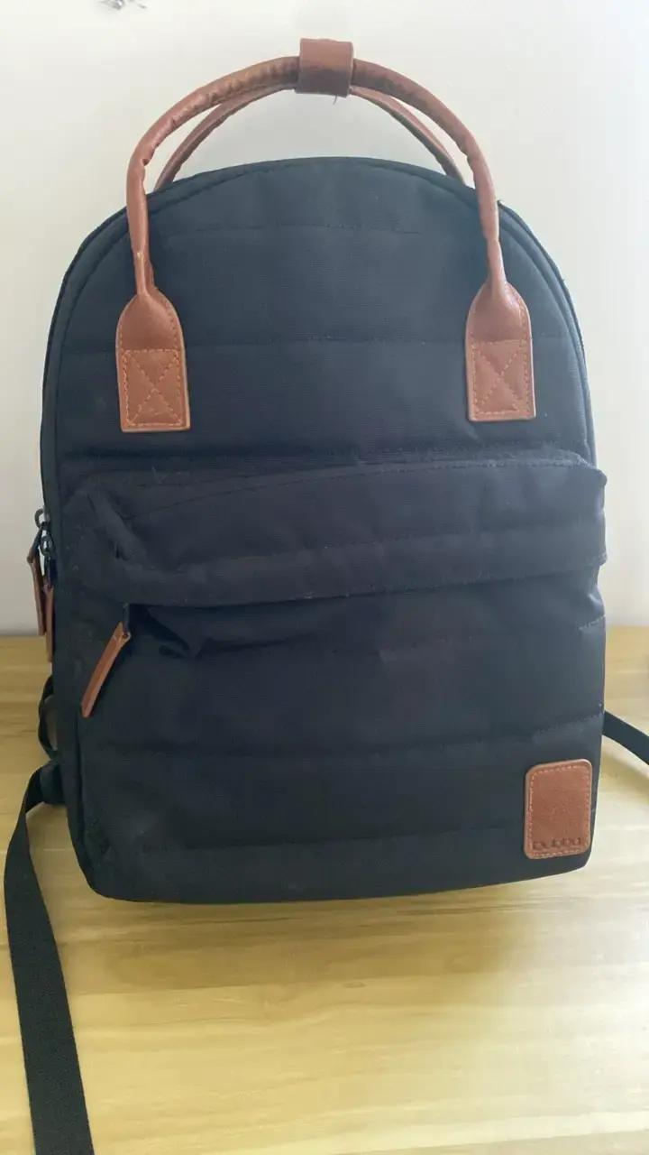 Mochila negra con detalles de cuero Bubba - 1
