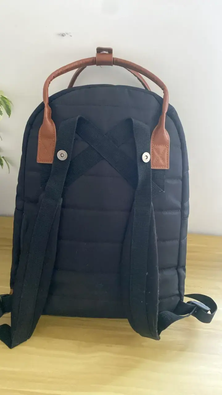 Mochila negra con detalles de cuero Bubba - 3