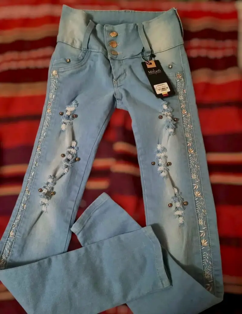 Jeans colombiano de mujer bordados azul claro