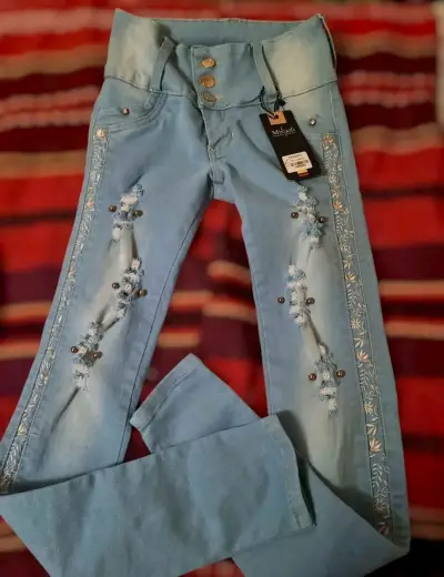 Jeans colombiano de mujer bordados azul claro - miniatura 1