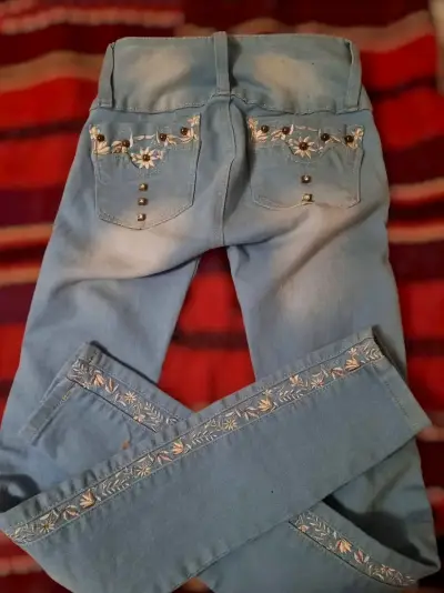 Jeans colombiano de mujer bordados azul claro - miniatura 3