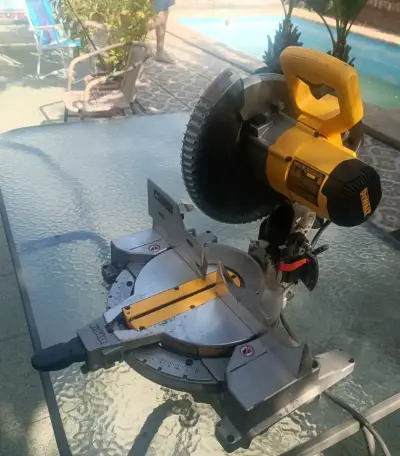 Sierra Ingleteadora DeWalt DW713-B2 10 pulgadas - miniatura 1