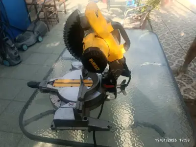 Sierra Ingleteadora DeWalt DW713-B2 10 pulgadas - miniatura 4