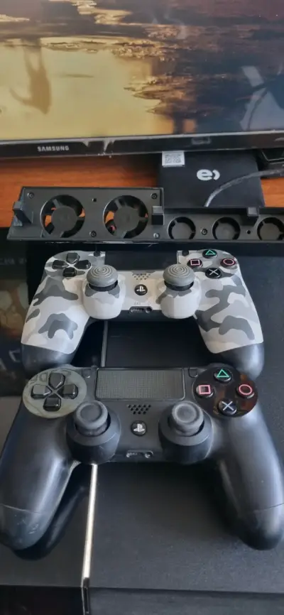 Consola PS4 con dos controles y juegos incluidos - miniatura 3