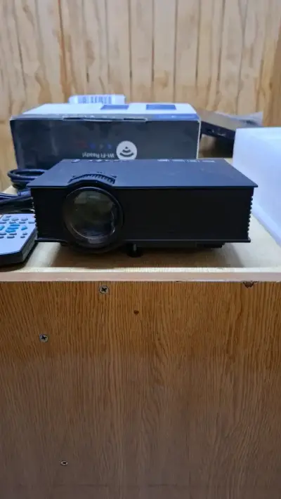 Proyector LED  con Control Remoto - miniatura 2