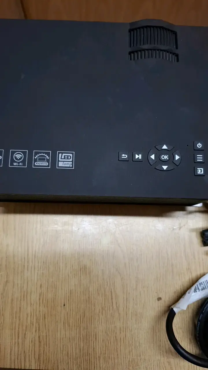 Proyector LED con Control Remoto - 3