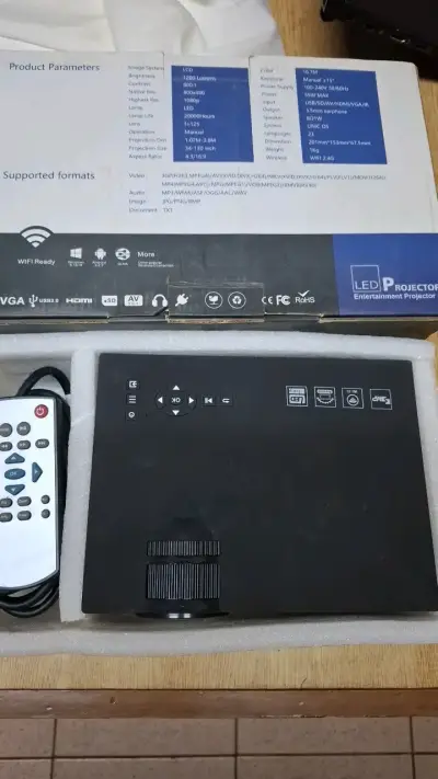 Proyector LED  con Control Remoto - miniatura 5