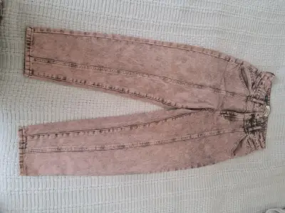 Jeans rosados de tiro alto para mujer - miniatura 2