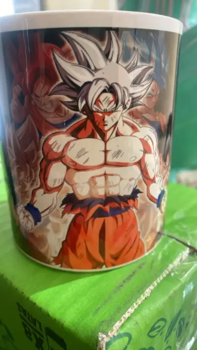 Taza de cerámica Dragon Ball Z con diseño de Goku - miniatura 1