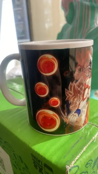 Taza de cerámica Dragon Ball Z con diseño de Goku - miniatura 2