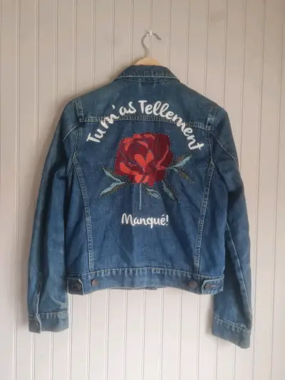 Chaqueta de mezclilla con bordado floral - miniatura 2