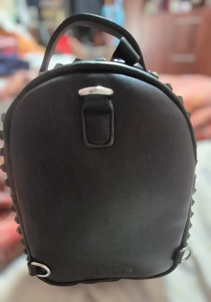 Mochila pequeña negra con tachas - 2