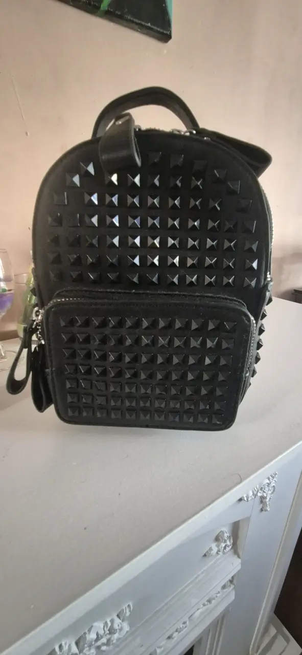 Mochila pequeña negra con tachas - 6
