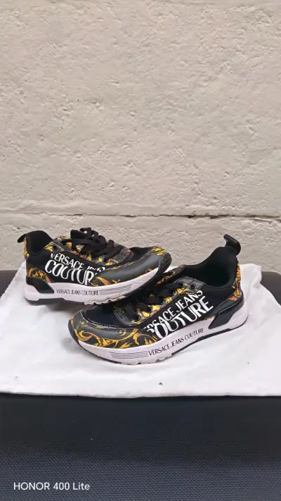 Zapatillas Versace Jeans Couture negras y doradas - miniatura 1