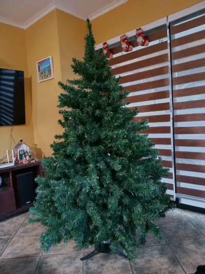 Árbol de Navidad artificial verde con luces - miniatura 1